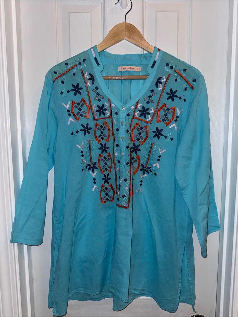 Turquoise Floral Embroidery Tunic Top Vneck Sz XS Lightweight Beachy Whimsical
